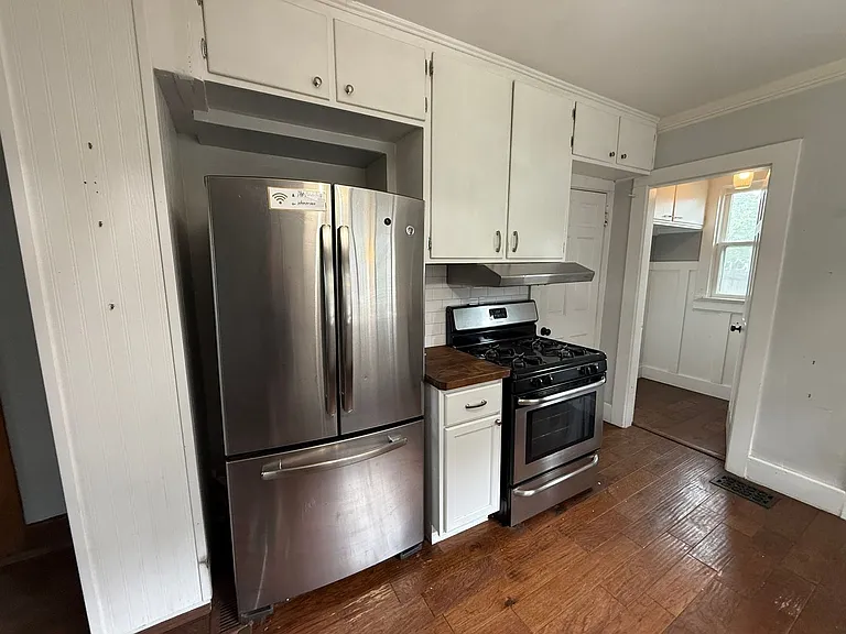 403 Englewood Ct — Photo 11