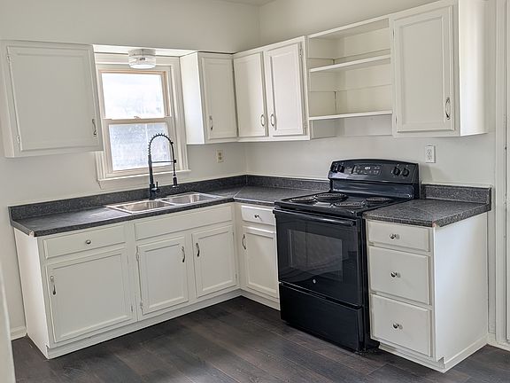 2nd image of 123 W 30th St