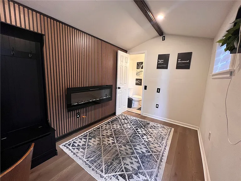582 Rose Ln — Photo 22