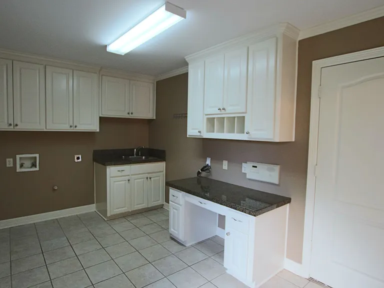 1202 River Bend Dr — Photo 28