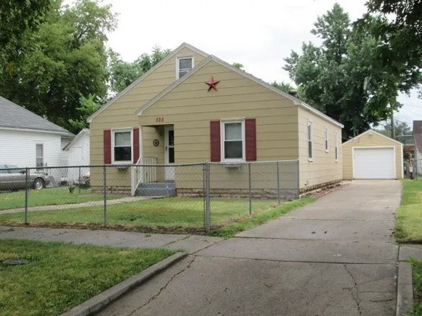 525 W 7th St, Junction City, KS 66441