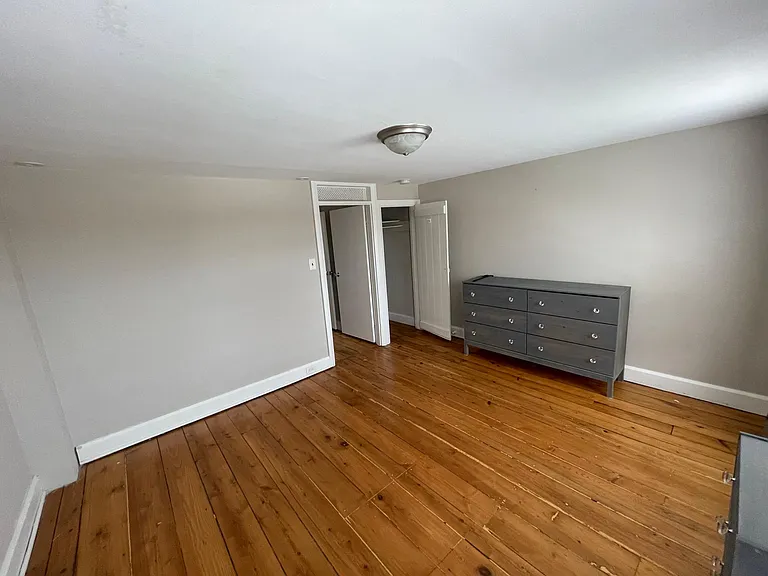 Bedroom #2 (Spacious Bedroom on floor 2)