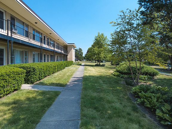 2nd image of 20 King Arthur Ct APT 10