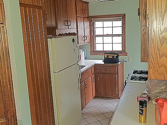 5th image of 807 Albion Ave