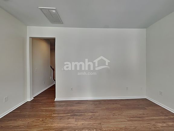 4th image of 302 Grimes Dr
