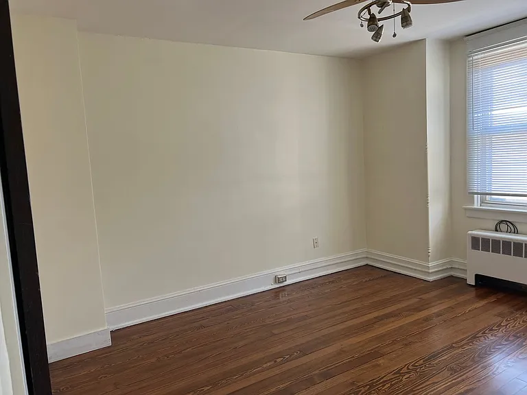 1320-1322 Chelsea Ave — Photo 28