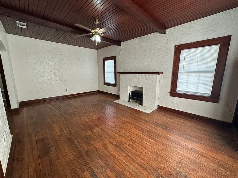 521 Beard Ave — Photo 2