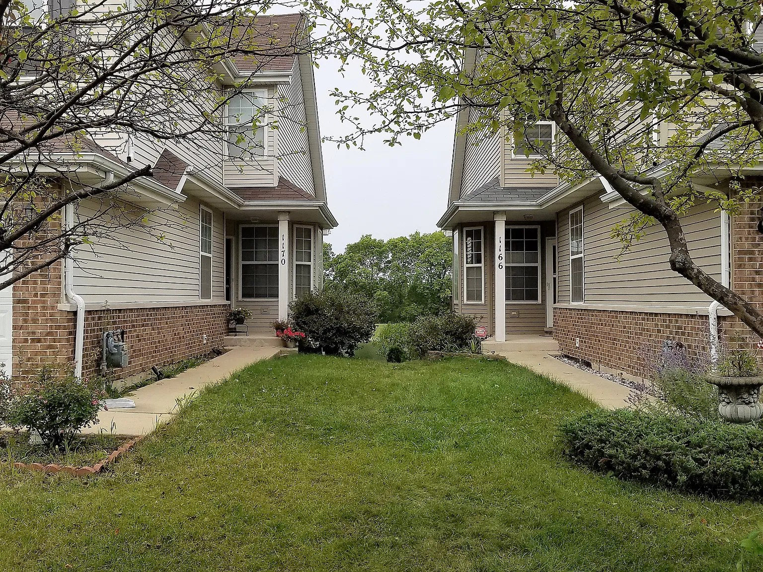 3 bed, 3.5 bath, 2000 sqft, $3,000 — Photo 2