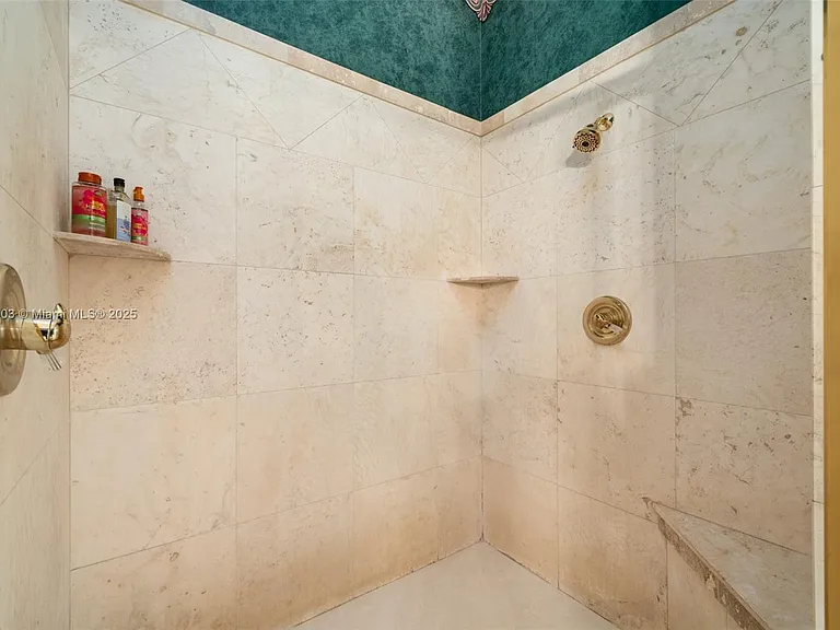 2551 Lakeview Dr — Photo 31