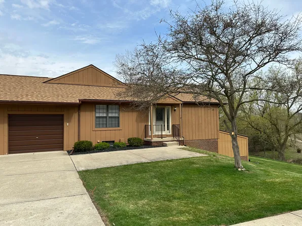 12124 Lexington Dr #4, South Lyon, MI 48178