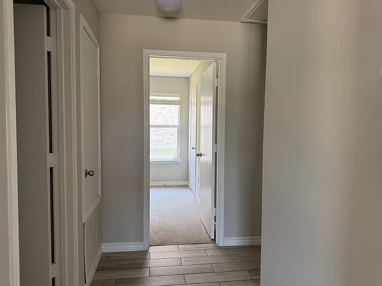2429 Emerald Ln — Photo 9