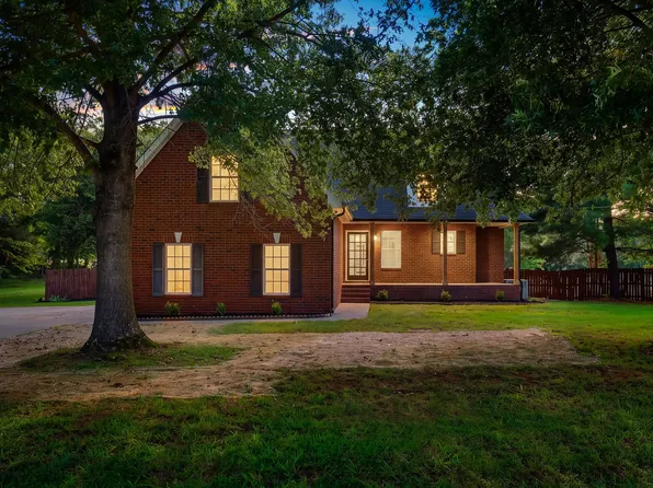 105 Four Season Dr, Murfreesboro, TN 37129
