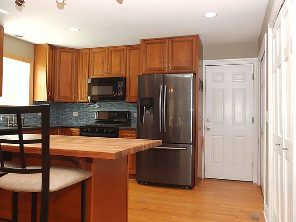 4th image of 62 Augusta Ct