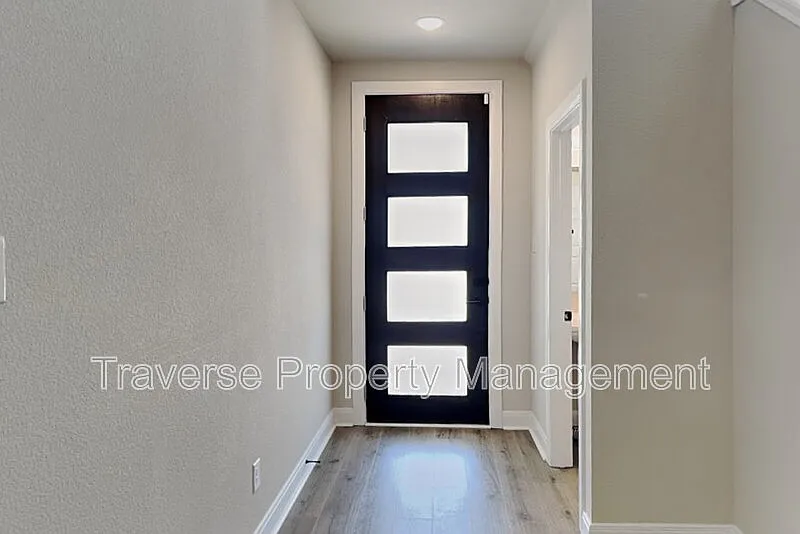 4 bed, 2.5 bath, 2687 sqft, $3,495 — Photo 2