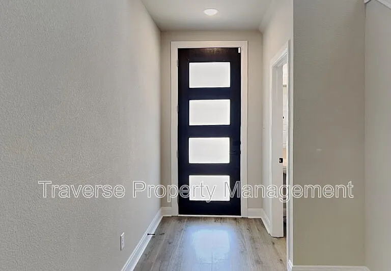 2013 Tolleson Dr — Photo 2