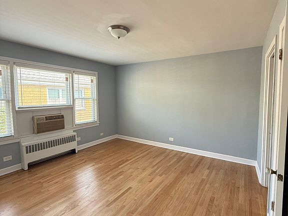 4th image of 6705 N California Ave #2