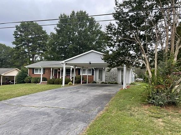 3rd image of 205 Buchannan St