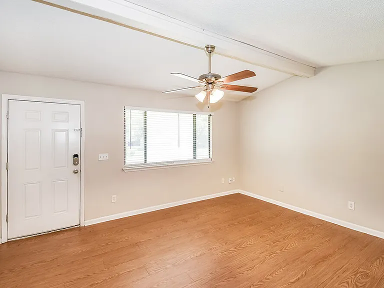 8442 Finwood Ave — Photo 3