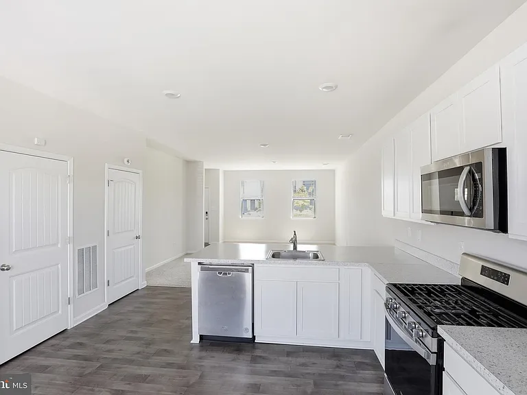 521 Ridgely Blvd — Photo 10