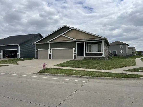 1901 NE Little Beaver Dr, Grimes, IA 50111