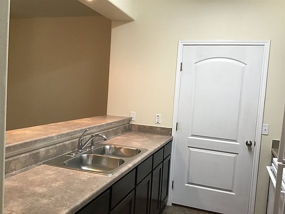 3rd image of 1204 E Lyon St #104