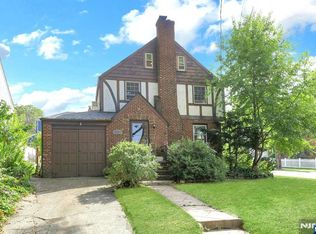 719 Catalpa Ave, Teaneck, NJ 07666