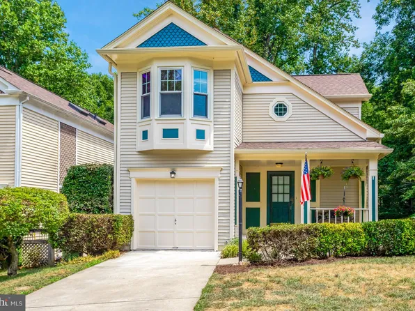 11961 Holly View Dr, Woodbridge, VA 22192