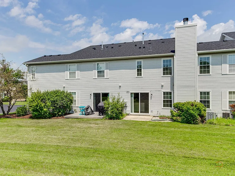 2487 Dickens Dr — Photo 22