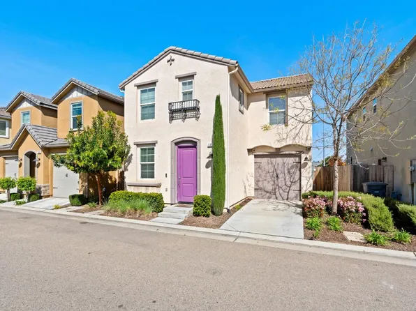 1353 Joy Dr, Clovis, CA 93619