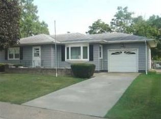 1717 W 38th St, Davenport, IA 52806