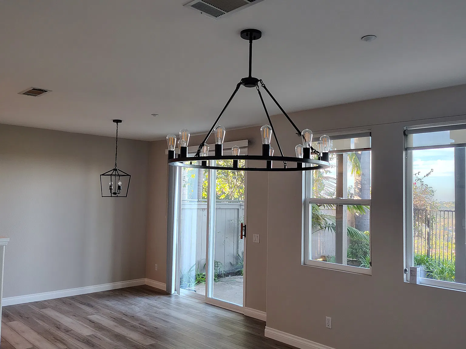 3 bed, 2.5 bath, 1410 sqft, $4,725 — Photo 3