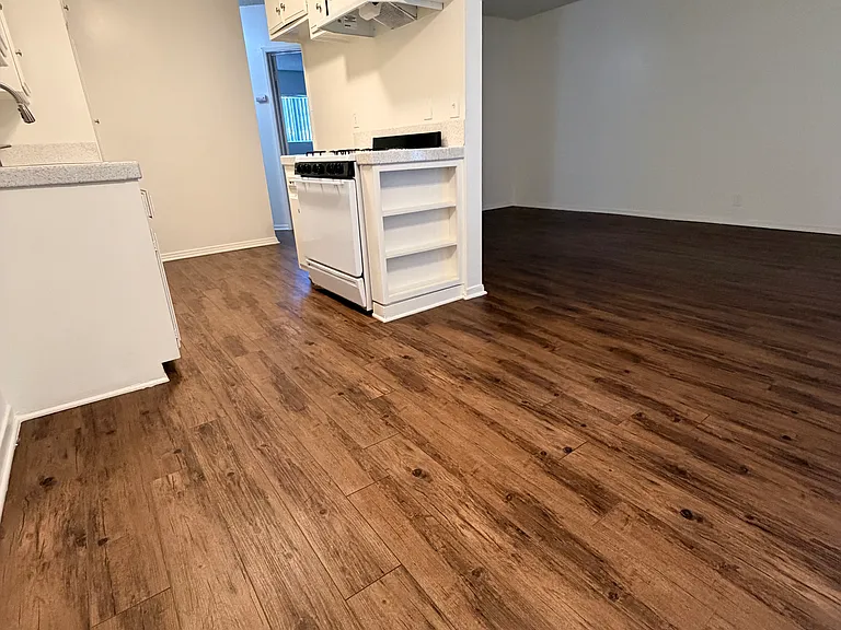Pampas Lane Apartments — Photo 21
