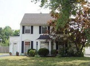 19681 S Sagamore Rd, Fairview Park, OH 44126