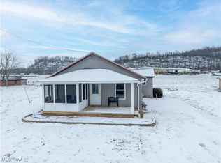 7469 Wolfes Crossing Rd SE, Gnadenhutten, OH 44629