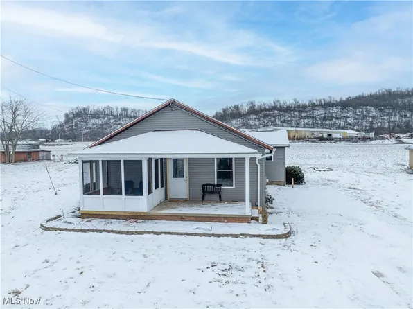 7469 Wolfes Crossing Rd SE, Gnadenhutten, OH 44629