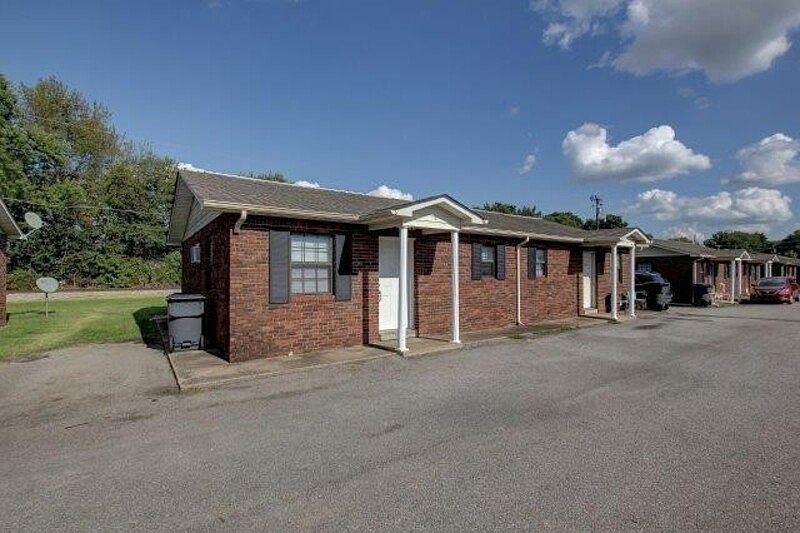 1st image of 404-19 Thompsonville Ln