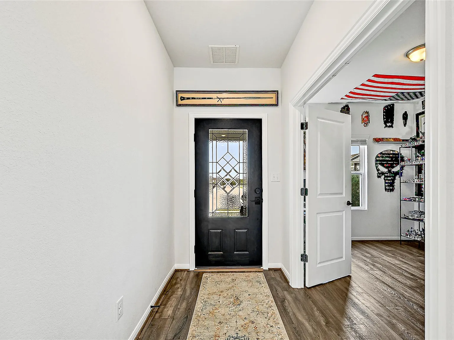 4 bed, 2.5 bath, 2384 sqft, $2,550 — Photo 2