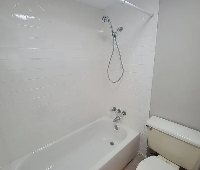2437 Idlewild St #9 — Photo 6