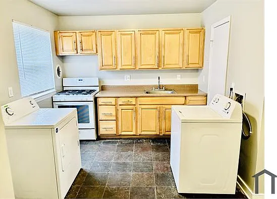 2 bed, $1,595 — Photo 4
