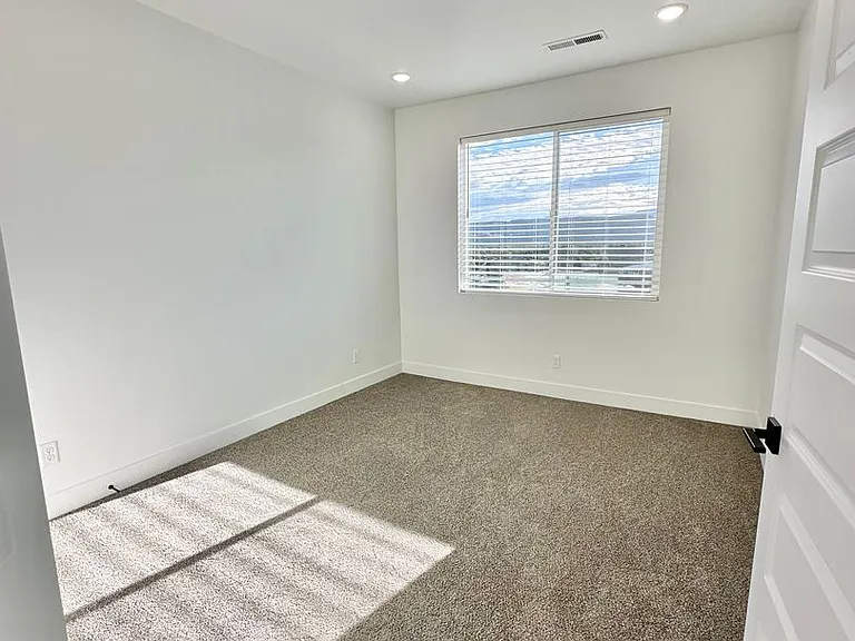 329 S 1930 W — Photo 25