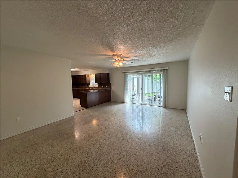 3011 Longwood Ln — Photo 10