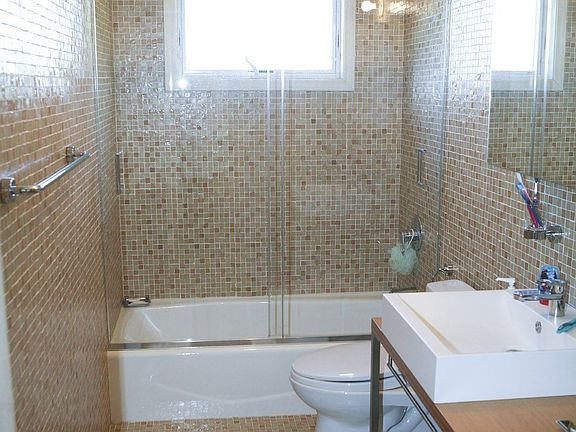 2nd Floor Main Bath