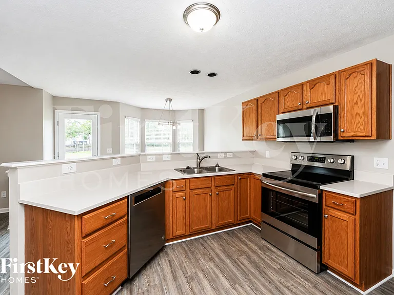 1211 Parkside Dr — Photo 8
