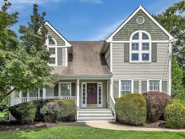 55 Wyandanch Avenue, Babylon, NY 11702