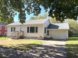 856 Redwood Dr, Fairmont, MN 56031