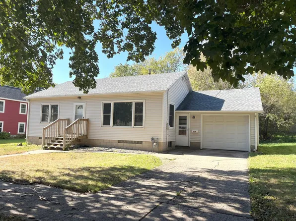 856 Redwood Dr, Fairmont, MN 56031