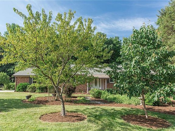 3rd image of 211 Cedarwood Dr