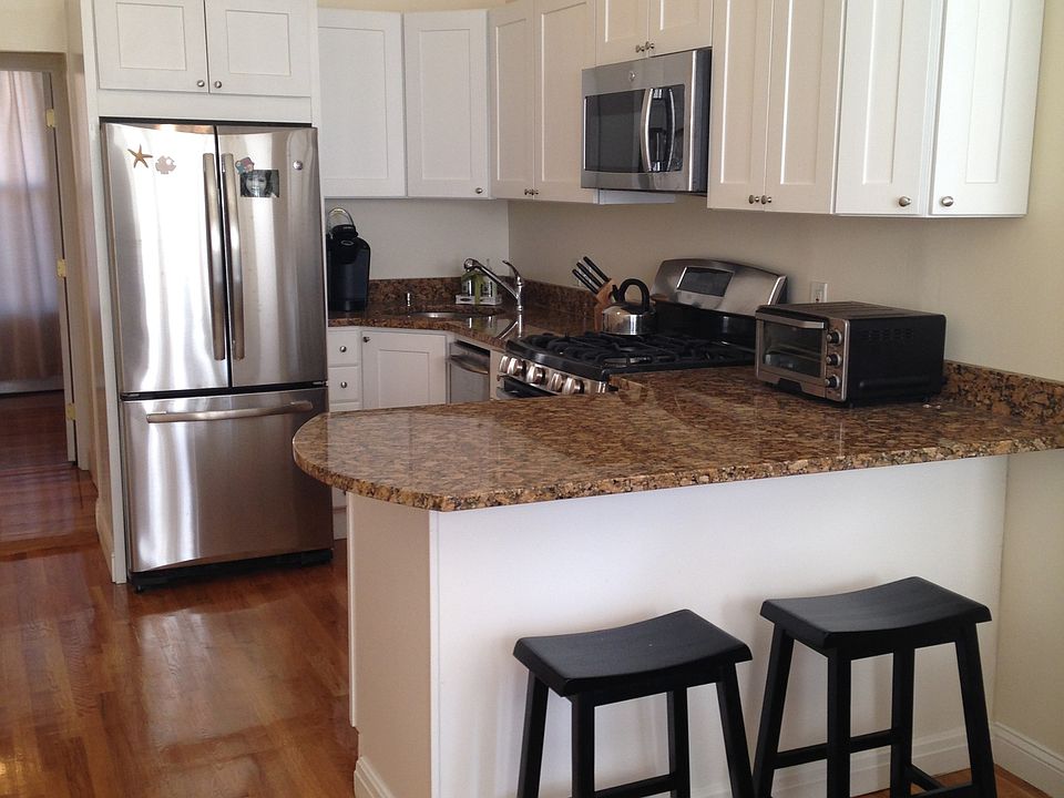 2nd image of 532 E 7th St