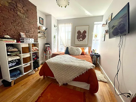 Rented by Evergreen Realty & Investments | media 6