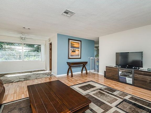4th image of 2577 Redwood Cir